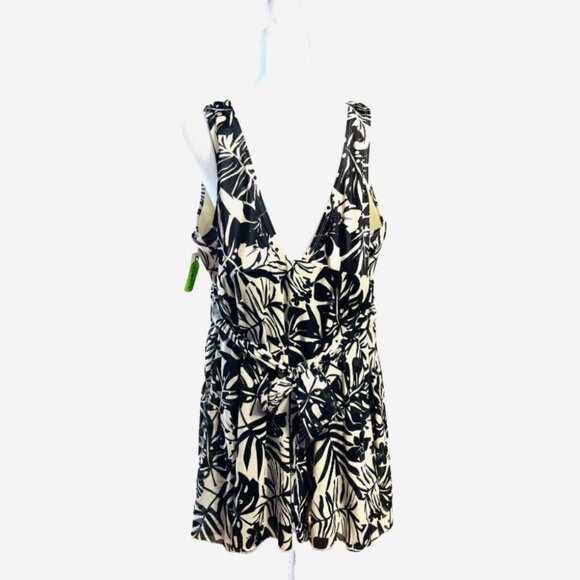 Lane Bryant Black & White V-Neck One Piece Swimsuit w/ built in Bra Size 22 NWT - Picture 2 of 8